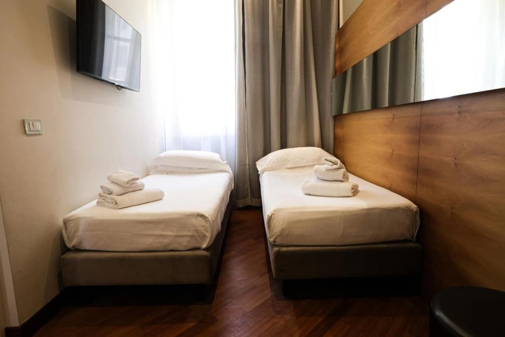Hotel Embassy - photo 23
