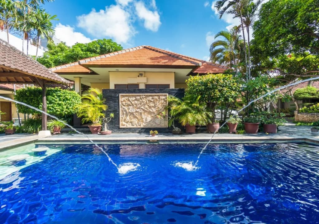 Yulia Beach Inn Kuta - photo 12
