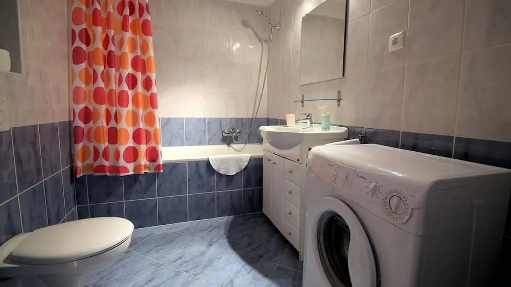 Club 99 Apartments - photo 9