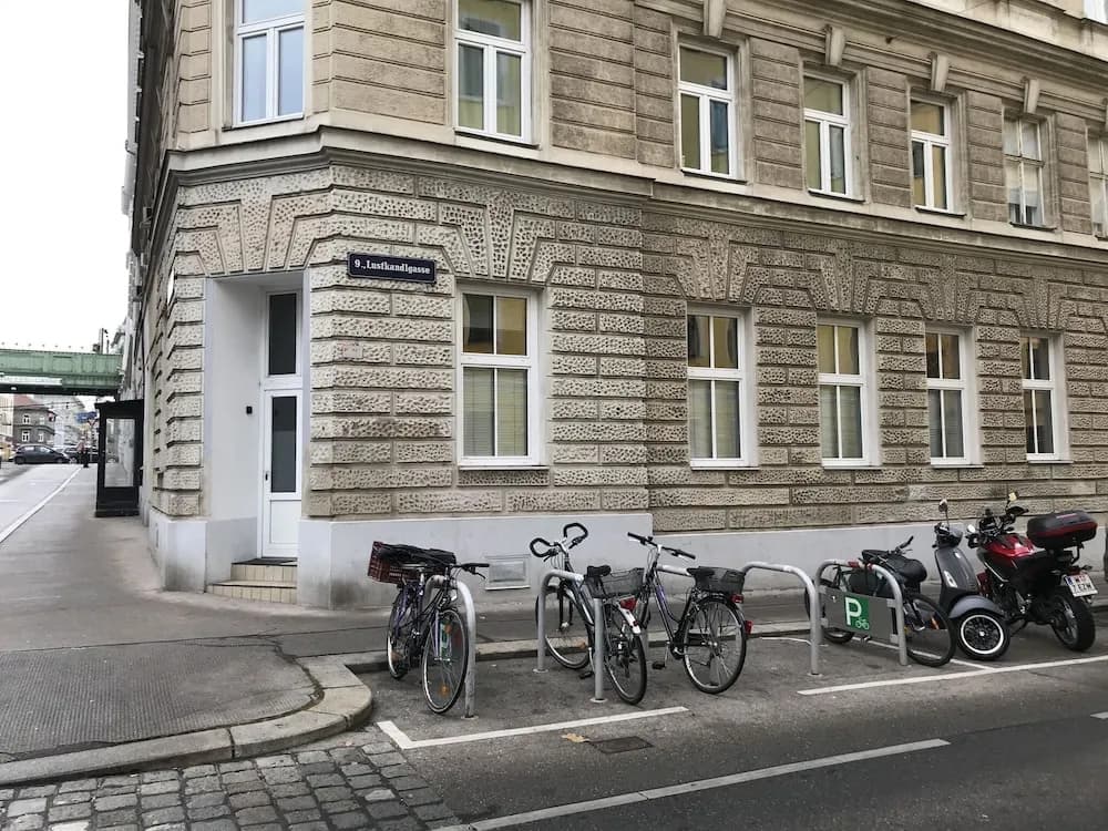 Modern Apartment in Vienna With Library - main photo