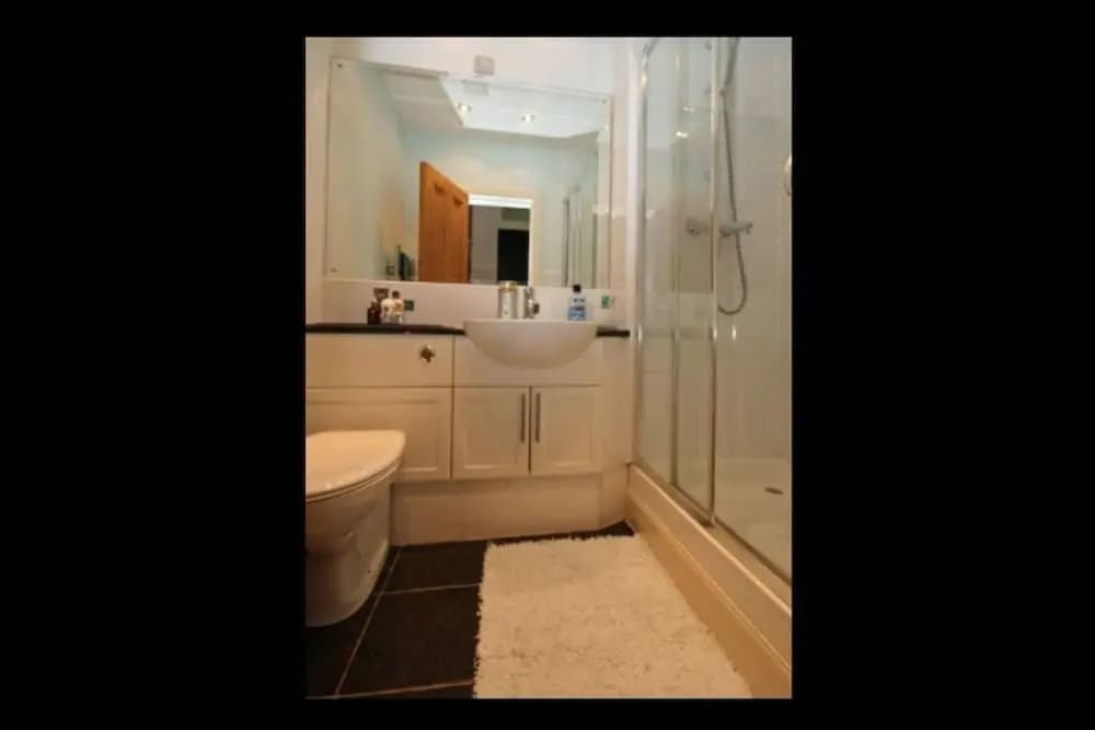 Central Waterfront Flat With Great Views - photo 6