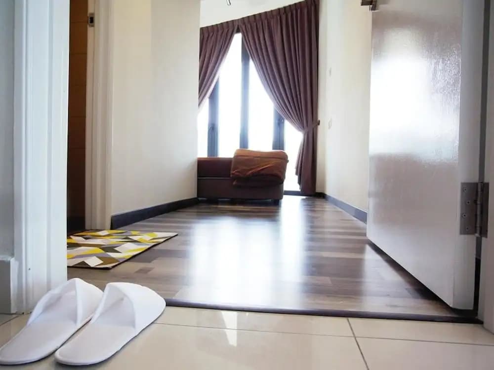 Five Star Designer Suite - photo 3