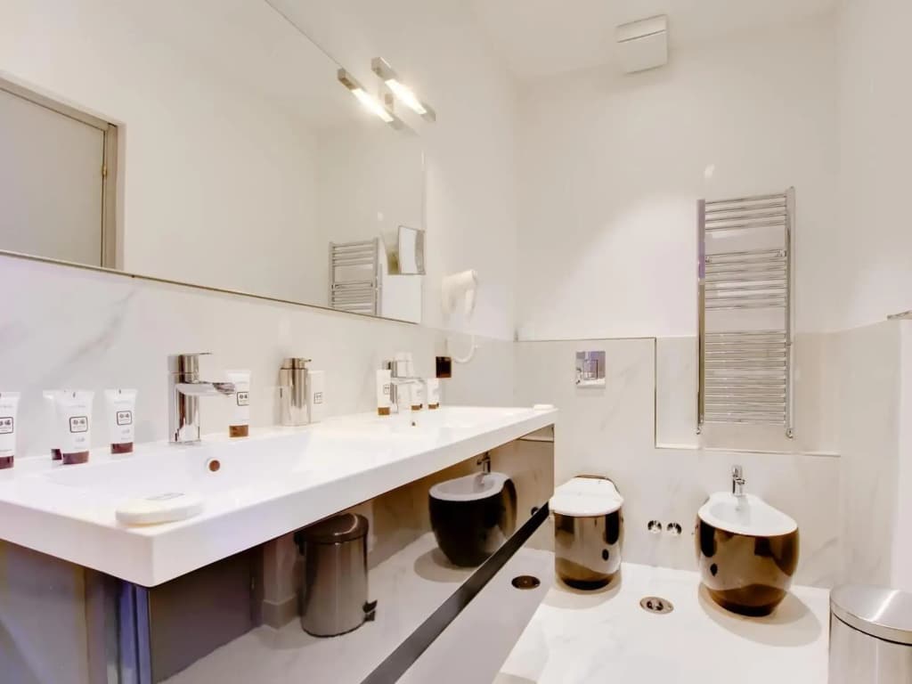 Queen Palace Suites - photo 10