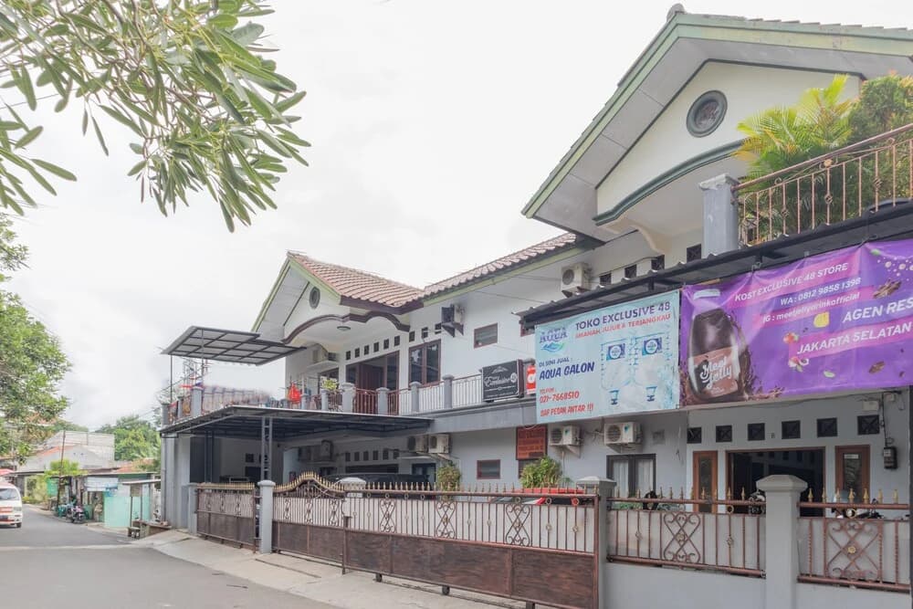 Exclusive 48 Syariah by OYO Rooms - photo 1
