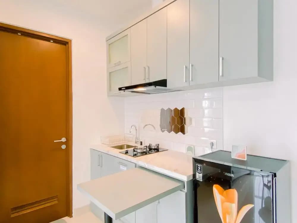 Homey and Warm 1BR at Ciputra World 2 Apartment - photo 19