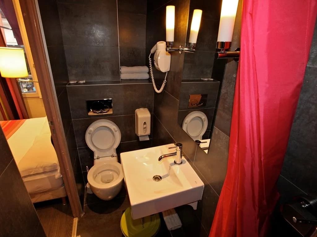 Plug Inn Boutique Hostel - photo 8