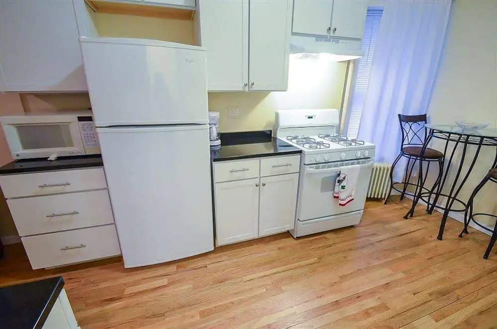 West Side Apartment - photo 11