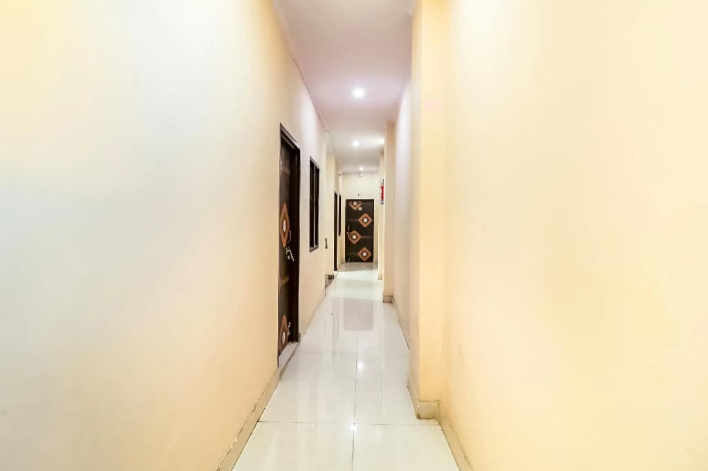 OYO 69443 Vision Rooms - photo 2
