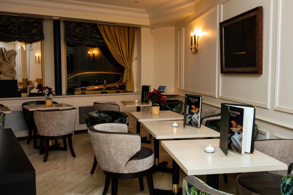 Queens Boutique Hotel - photo 13