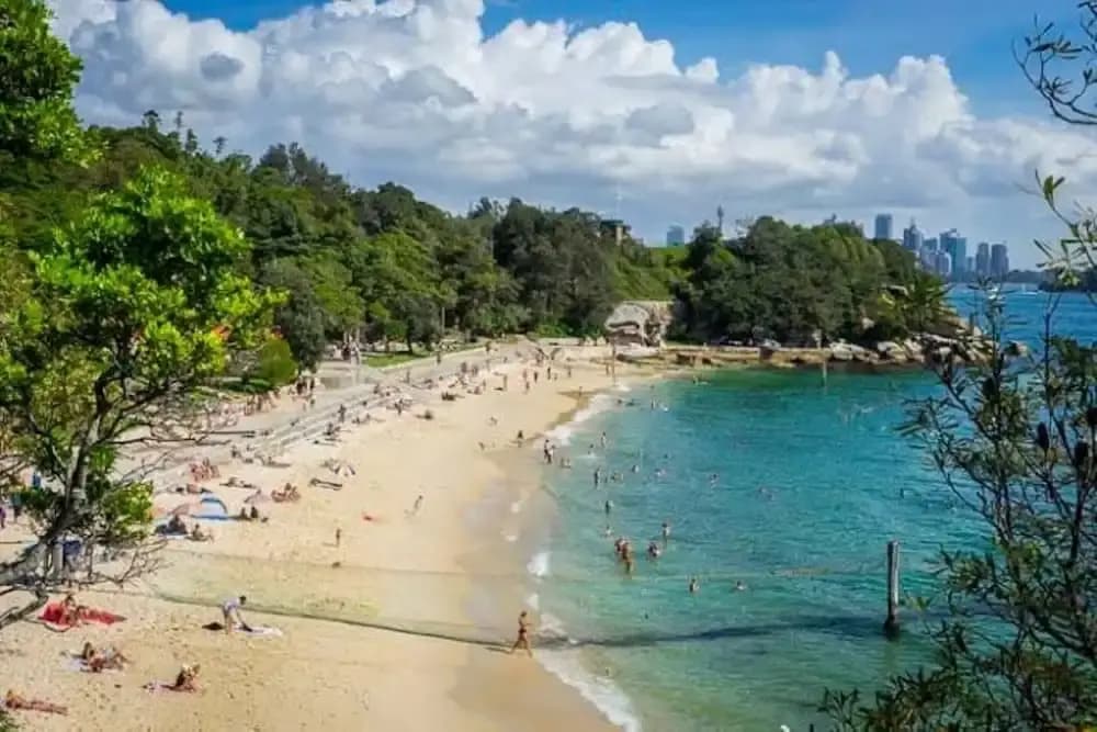 Bright 2-bed Flat With Balcony in Vaucluse - photo 9