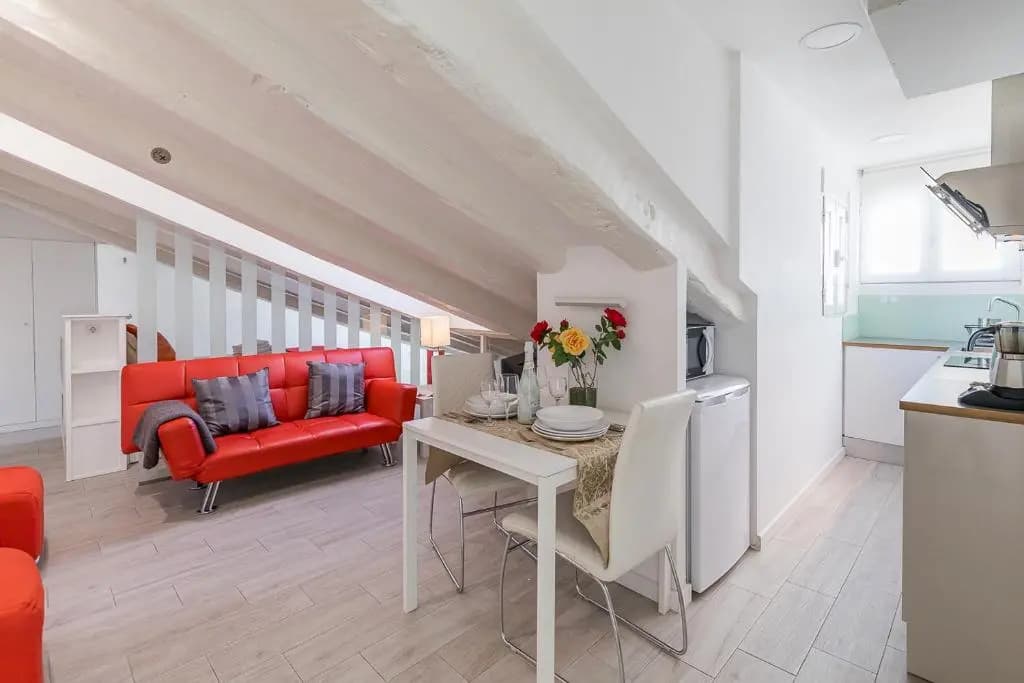Apartamento atico en Puerta del Sol - photo 17
