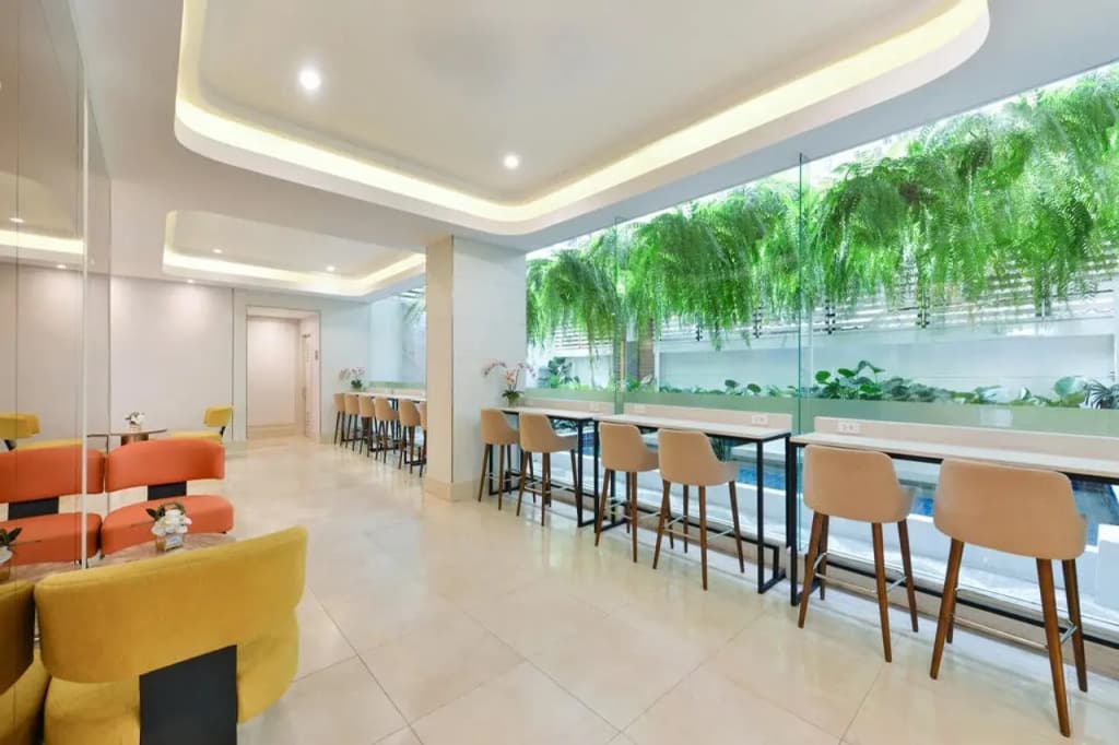 Centre Point Plus Hotel Pratunam - photo 32