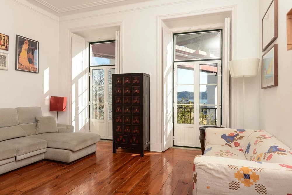 Bright Apartment with River View - photo 2