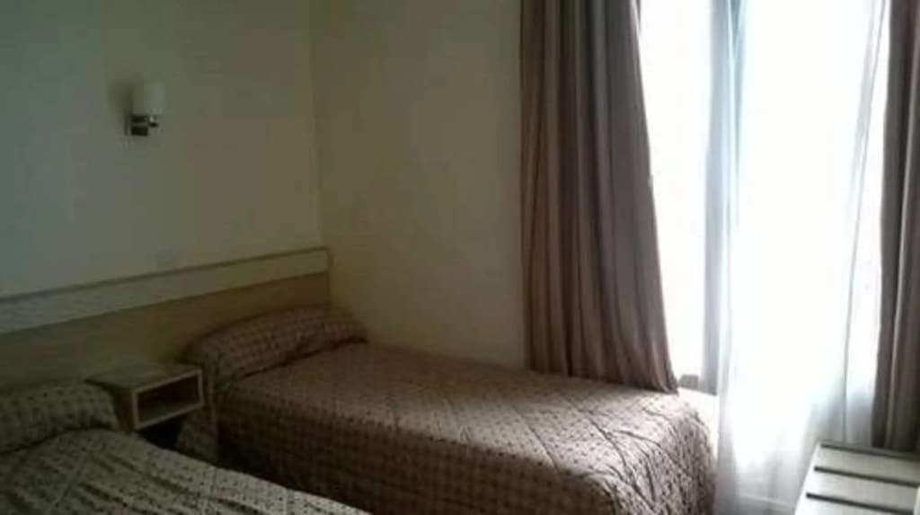Hotel Lilas Gambetta - photo 26