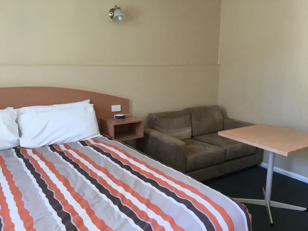 Parkville Motel - photo 3