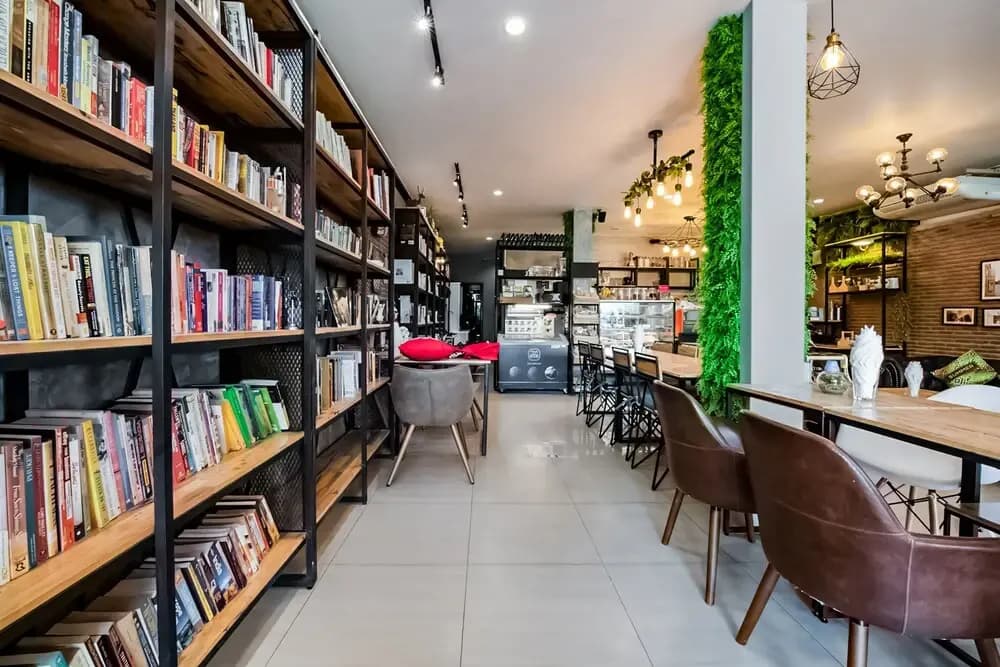 OYO 281 The Reader Cafe and Room - photo 16