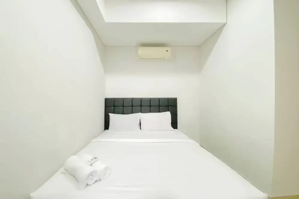 Homey and Modern 2BR Apartment at Royal Olive Residence - photo 2