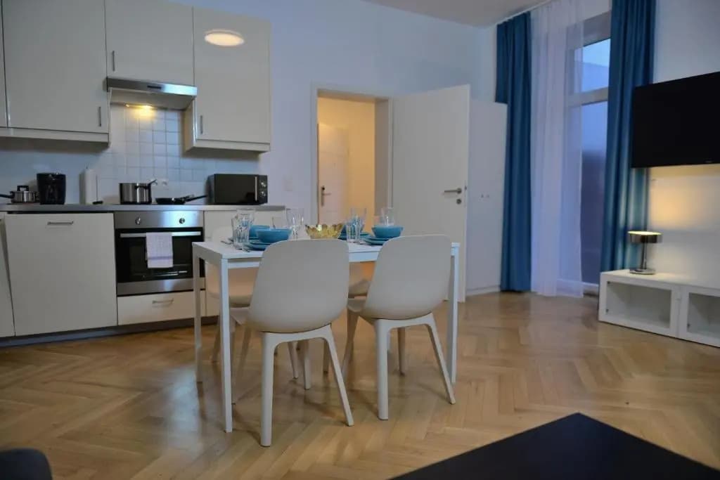 Jimmy's Apartments Suites - photo 10