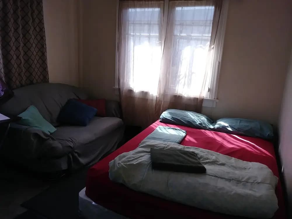 SleepCheap BnB - photo 2