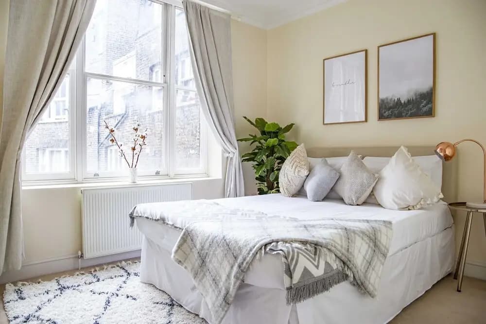 Charming Charing Cross Flat - photo 1