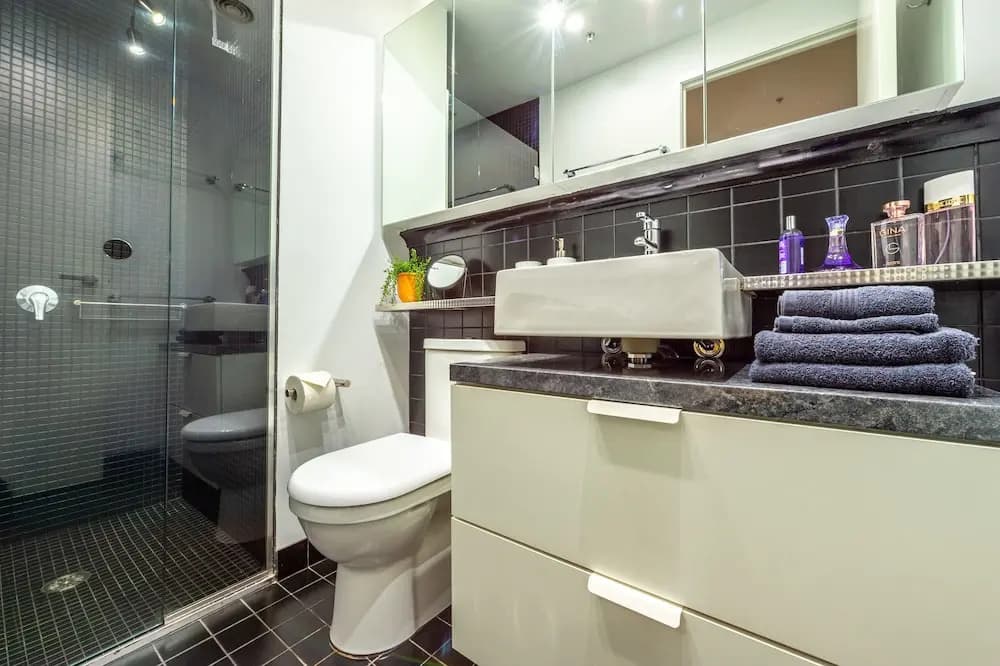 Luxury 3 Bed 2 Bath City Views - photo 9