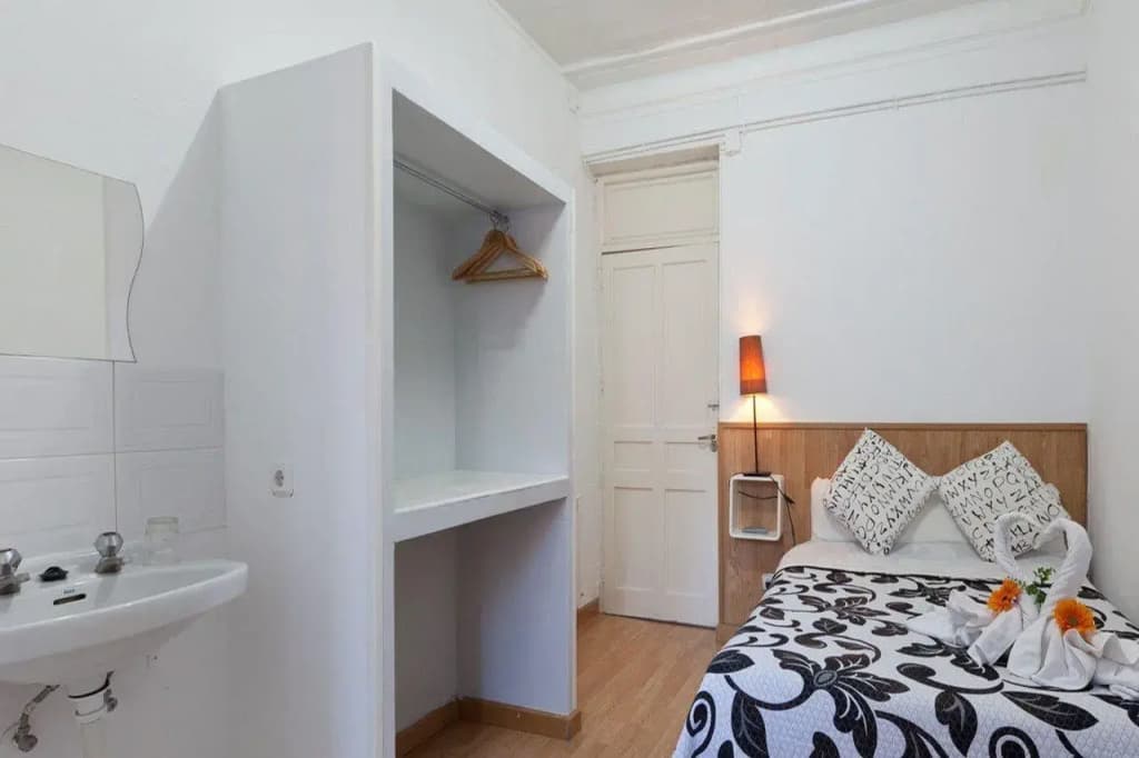 Hostal Noviciado - photo 13