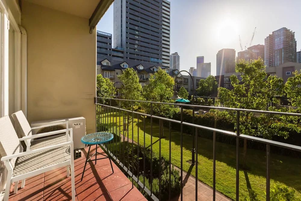 AMAL, 1BDR North Melbourne Apartment - photo 6