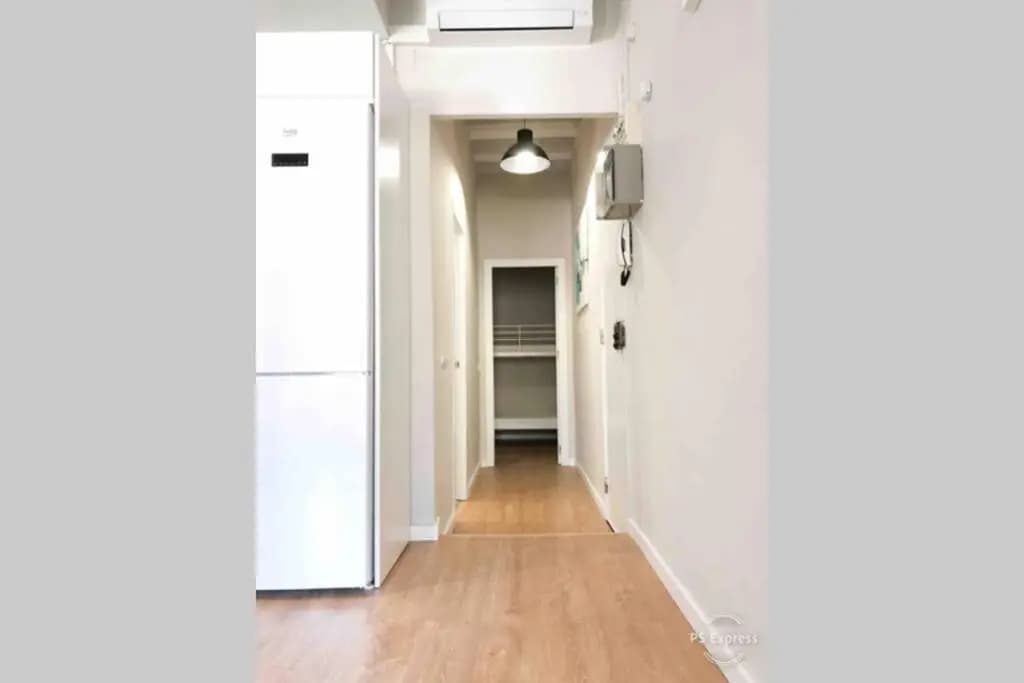 2 Bedroom Apartment Sants - photo 2