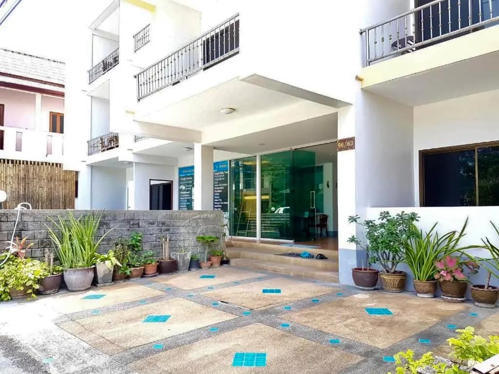 Dengs Kamala GuestHouse - photo 16