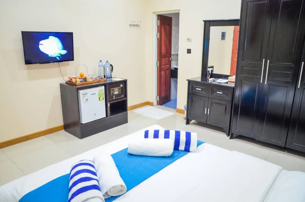 Whale Shark Inn Maldives - photo 3