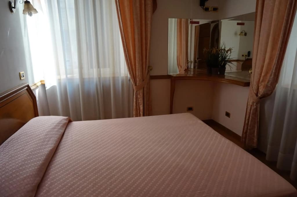 Green Hotel - photo 4