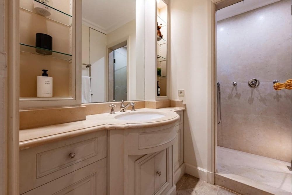 Luxury 3BR Flat Near the Champs Elys es - photo 15
