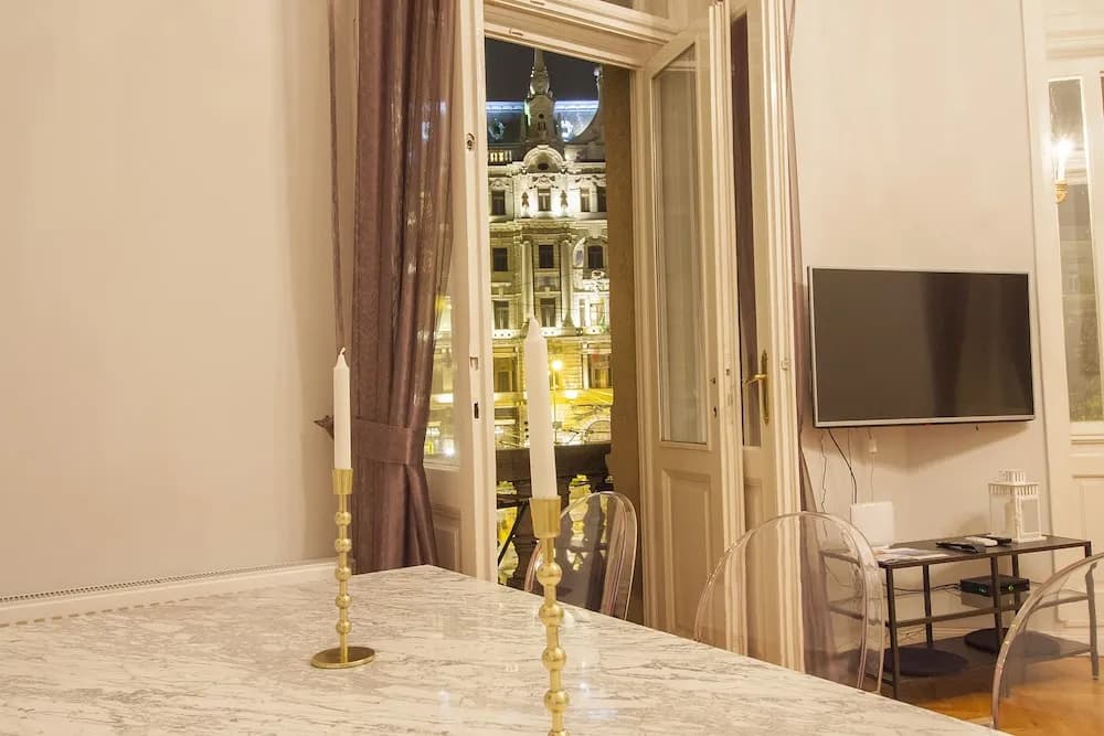 New York Palace View Apartment - photo 12