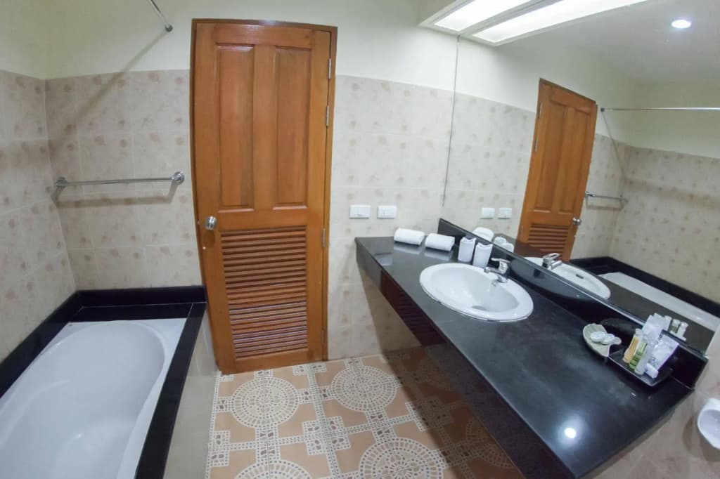 Chalong Beach Hotel Phuket - photo 9