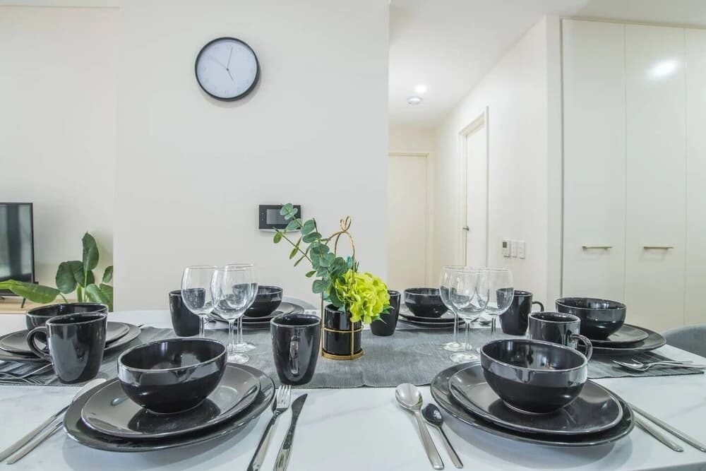 Bright & Modern! 2bed 2bath APT With Parking - photo 14