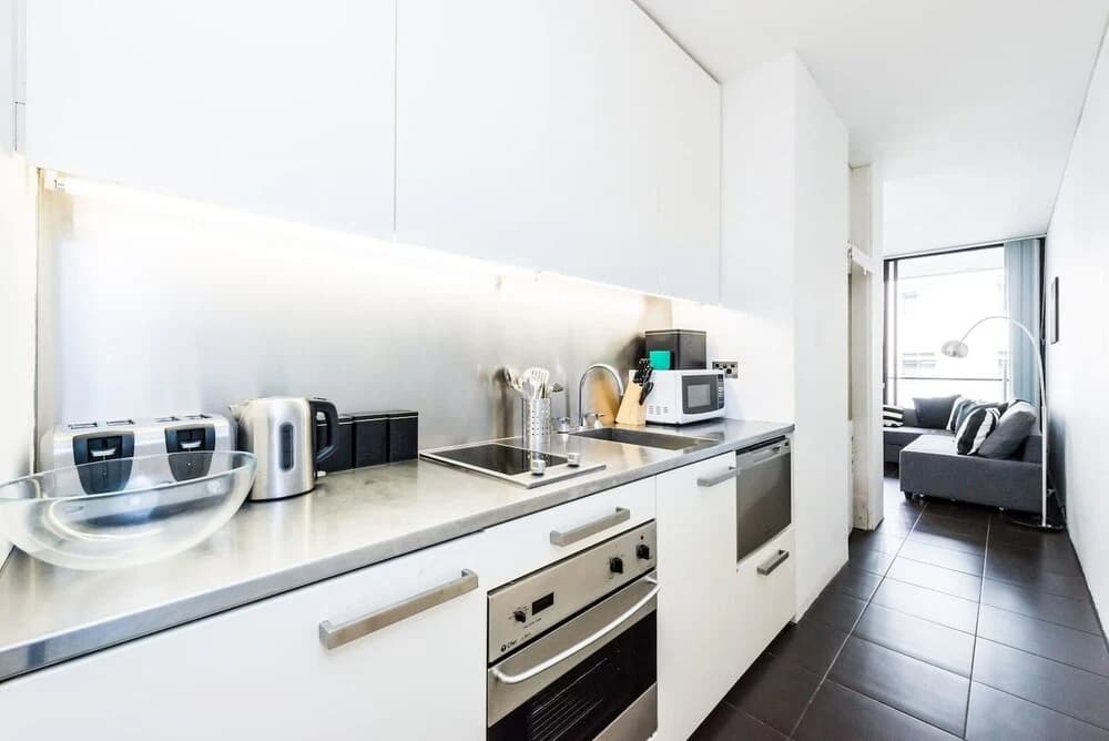 Executive Two Bed Penthouse Studio in the City - photo 11