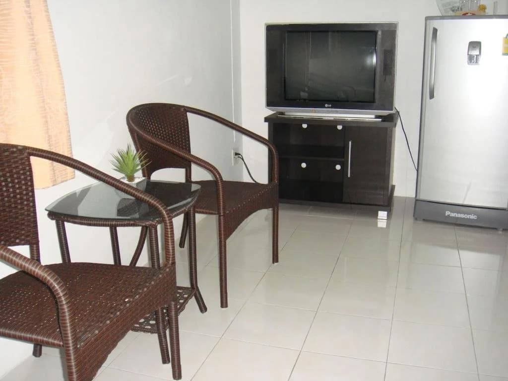 Katun's Guesthouse - photo 9