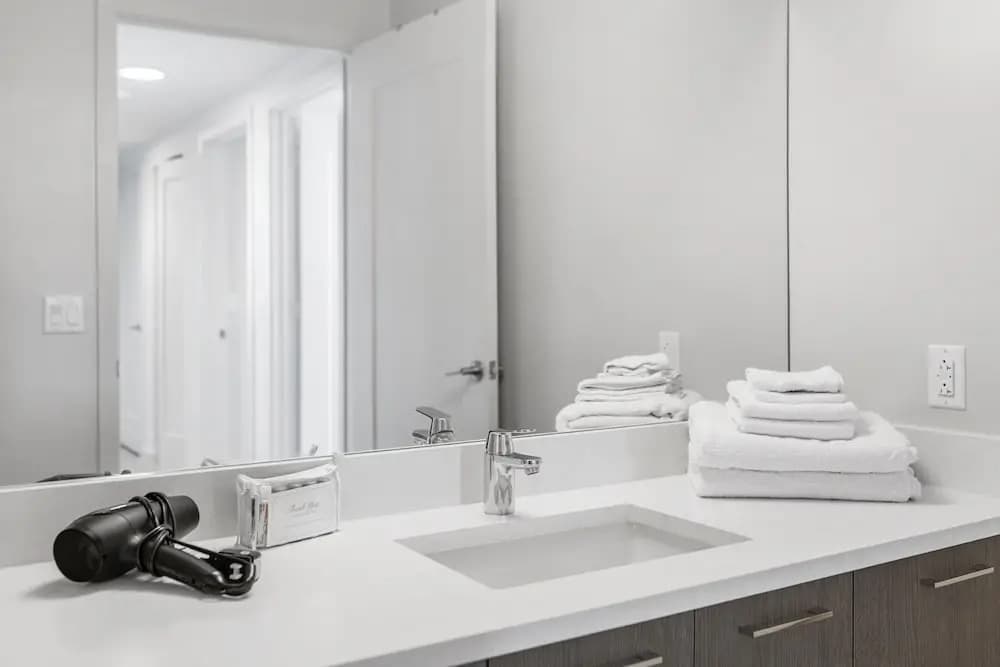 Bluebird Suites Downtown Brickell - photo 9