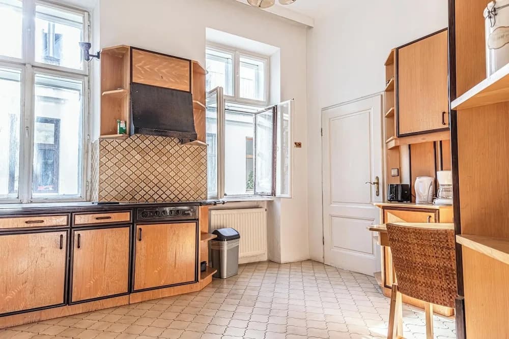 Spacious 4BR Apt Long Stay Friendly - photo 22