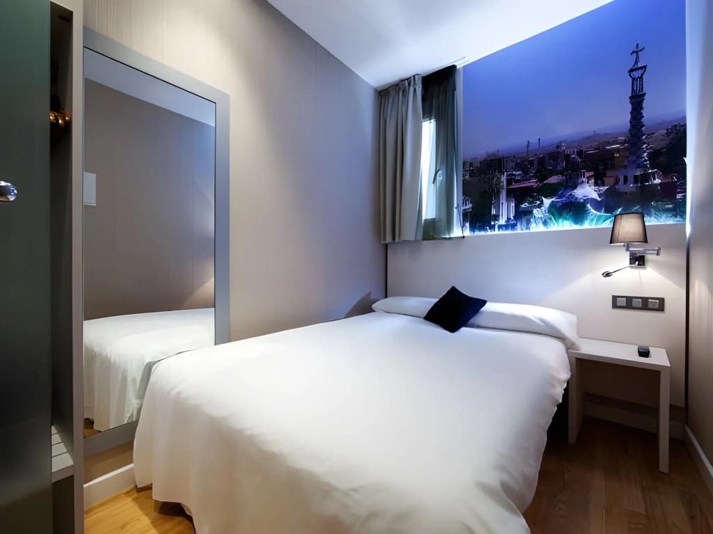 Hostal Bcn Ramblas - photo 16