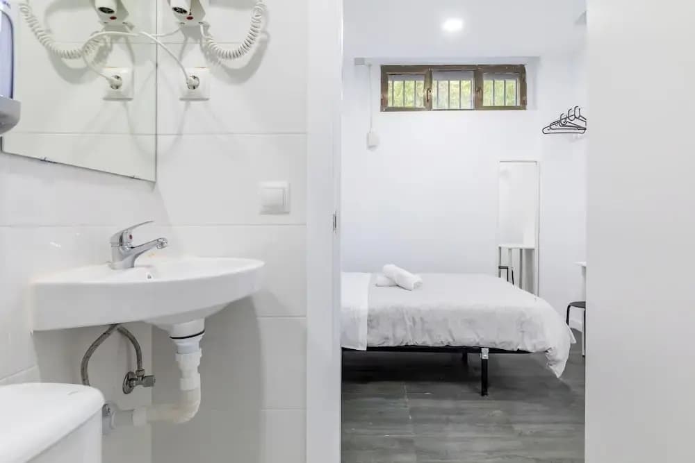 AYZ Ulises - Auto check-in property - photo 8
