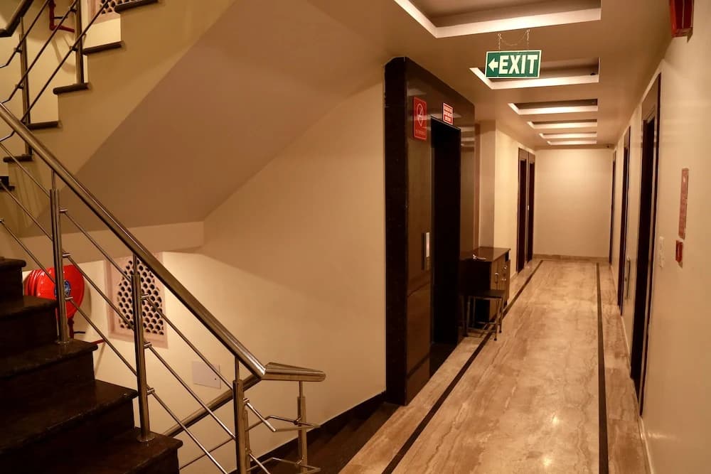 Hotel Geetasaar - photo 14
