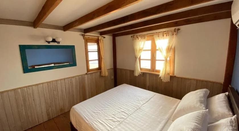 Castaway Beach Bungalows - photo 4