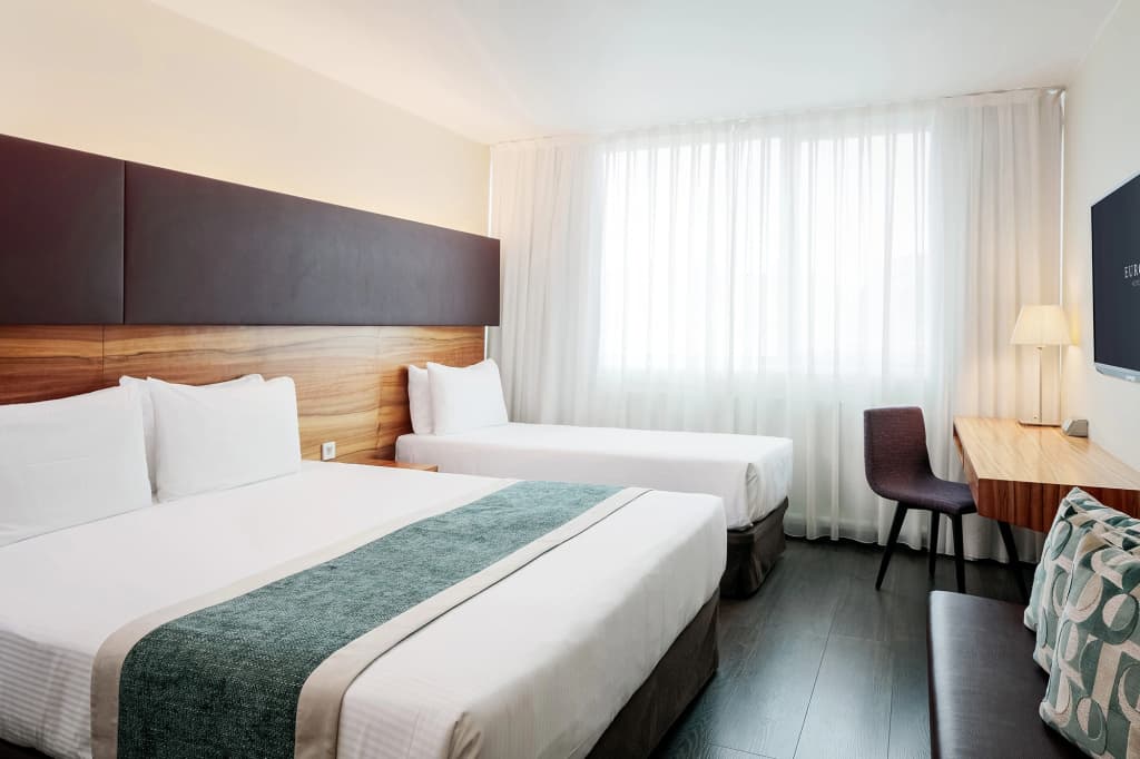 Hotel Eurostars Embassy - photo 28