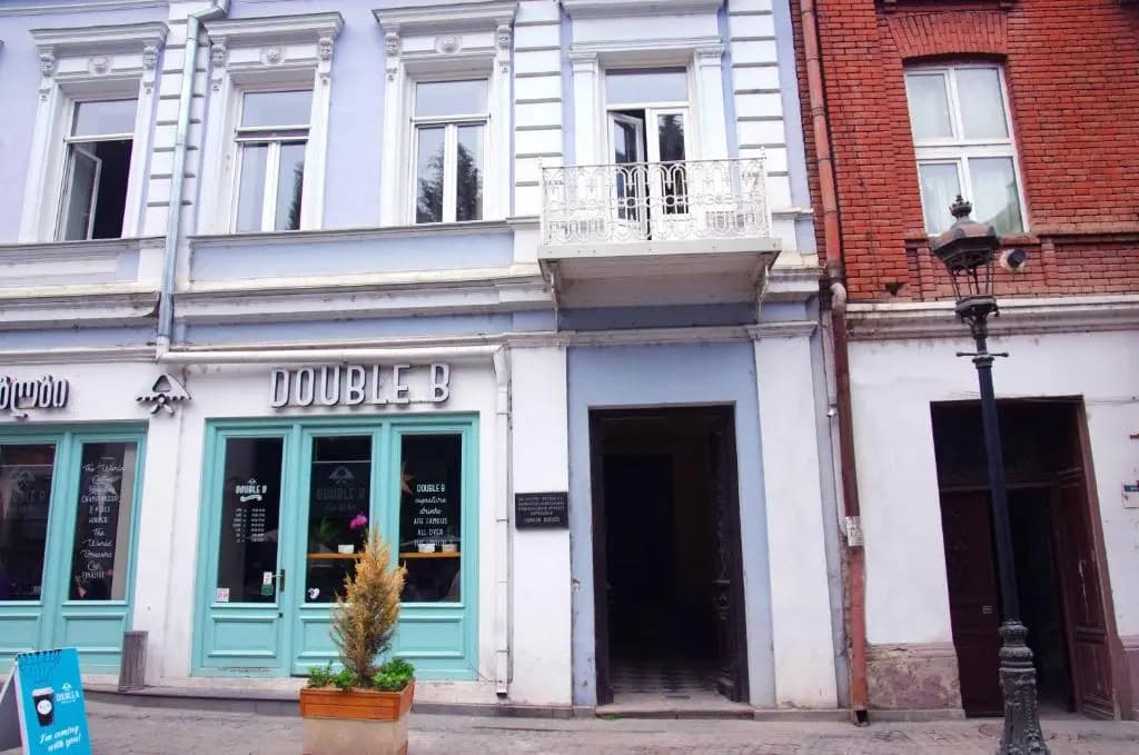 Apartment on Tabidze - photo 1