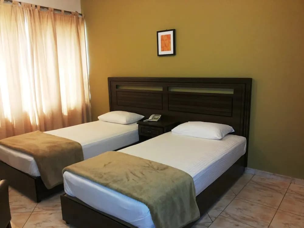 Al Amwaj Hotel - photo 2