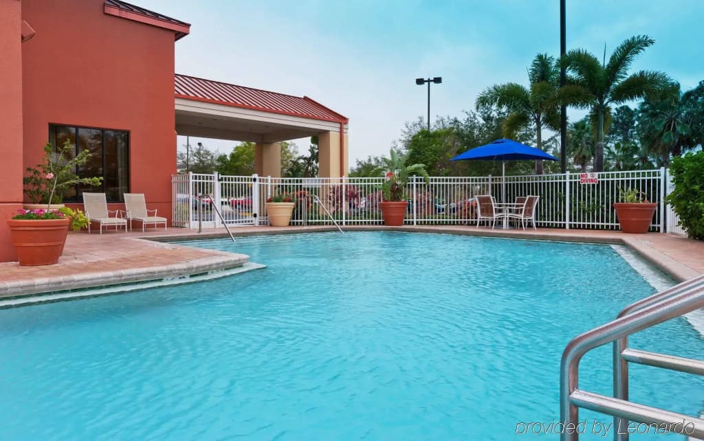 Holiday Inn Express & Suites Nearest Universal Orlando by IHG - photo 17