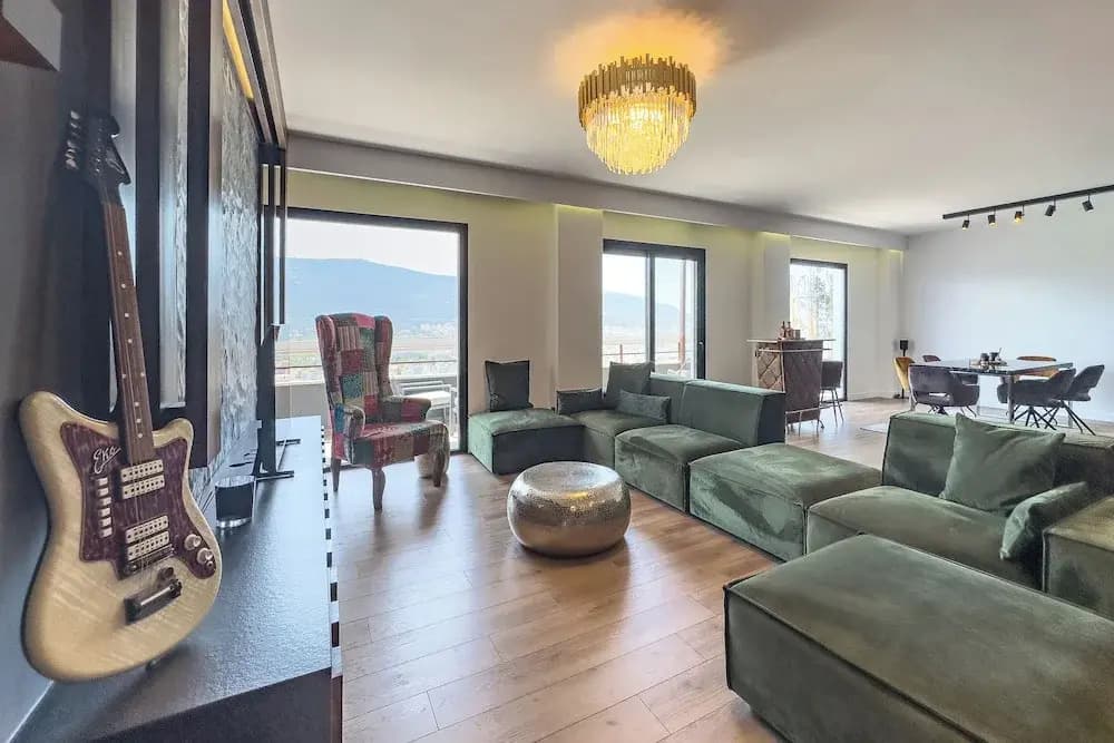 Phaedrus Living Apollo Skyview Penthouse - photo 2