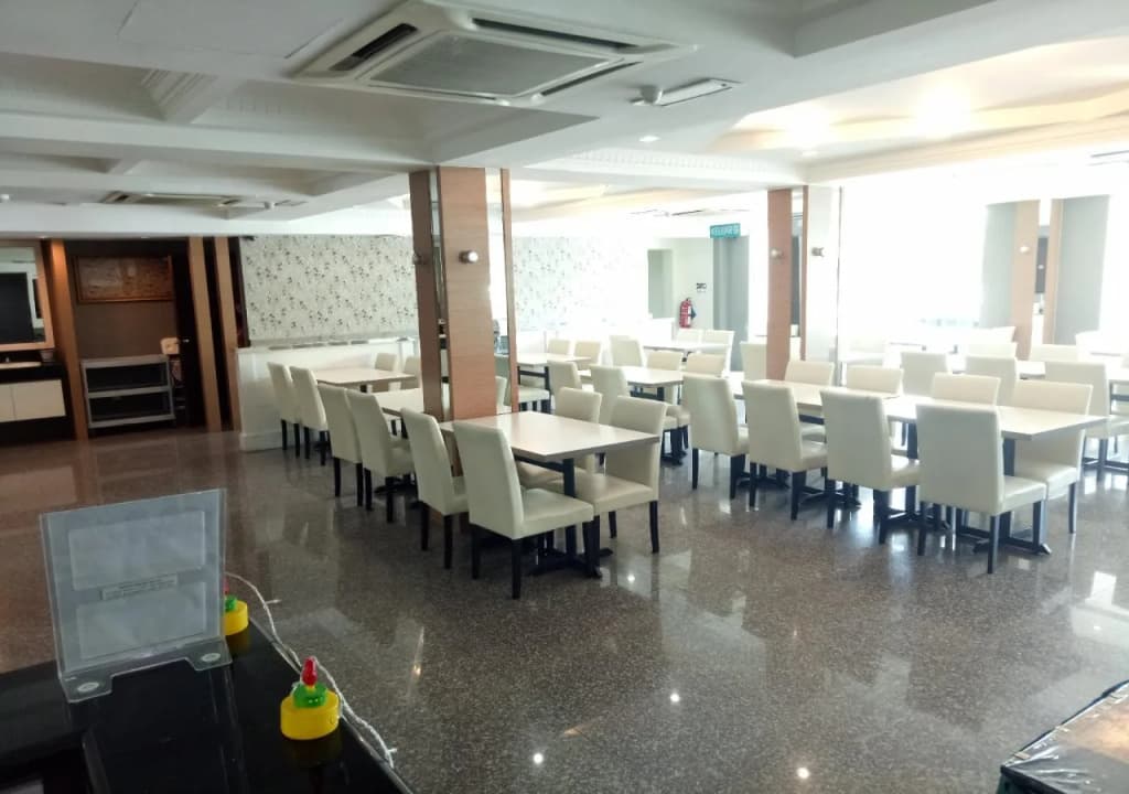 Royal Queenspark Hotel - photo 21