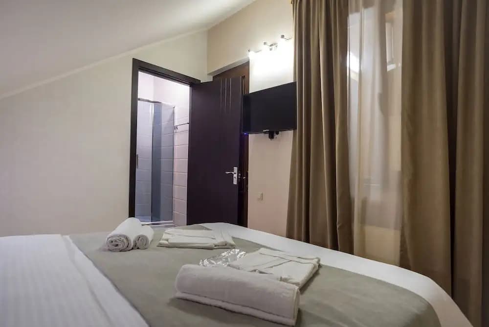 Hotel 9 rooms - photo 6